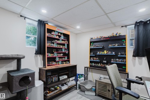 8759 78 Avenue Nw, Edmonton, AB - Indoor