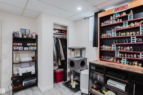 8759 78 Avenue Nw, Edmonton, AB - Indoor