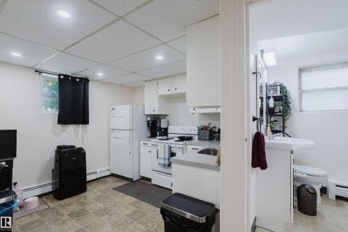 8759 78 Avenue Nw, Edmonton, AB - Indoor