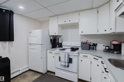 8759 78 Avenue Nw, Edmonton, AB - Indoor Photo Showing Kitchen