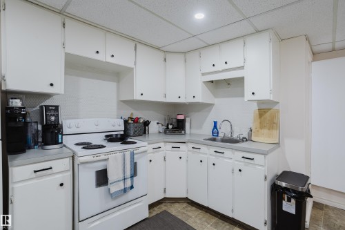 8759 78 Avenue Nw, Edmonton, AB - Indoor Photo Showing Kitchen
