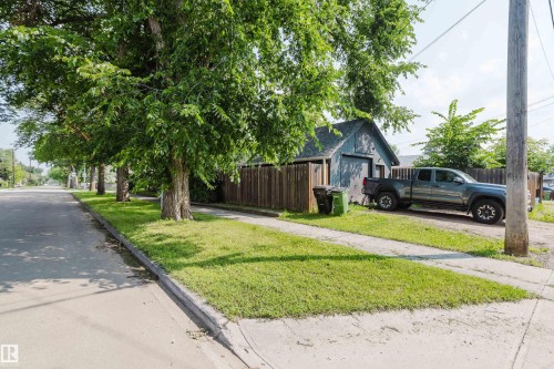 8759 78 Avenue Nw, Edmonton, AB - Outdoor