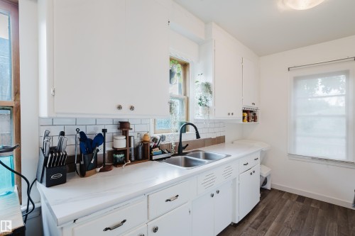 8759 78 Avenue Nw, Edmonton, AB - Indoor Photo Showing Kitchen With Double Sink