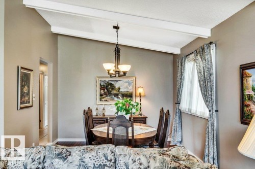 72 Ekota Crescent Nw, Edmonton, AB - Indoor Photo Showing Dining Room