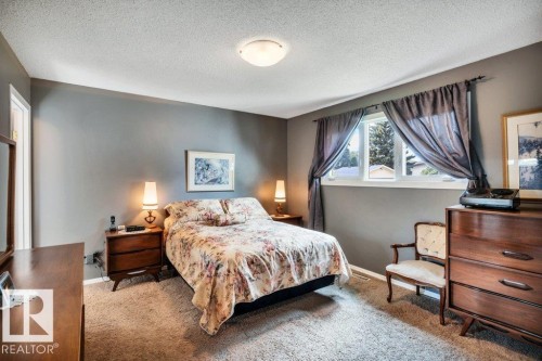 72 Ekota Crescent Nw, Edmonton, AB - Indoor Photo Showing Bedroom