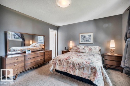 72 Ekota Crescent Nw, Edmonton, AB - Indoor Photo Showing Bedroom