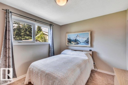 72 Ekota Crescent Nw, Edmonton, AB - Indoor Photo Showing Bedroom