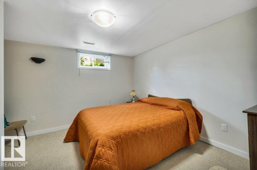 72 Ekota Crescent Nw, Edmonton, AB - Indoor Photo Showing Bedroom