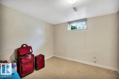 72 Ekota Crescent Nw, Edmonton, AB - Indoor Photo Showing Other Room
