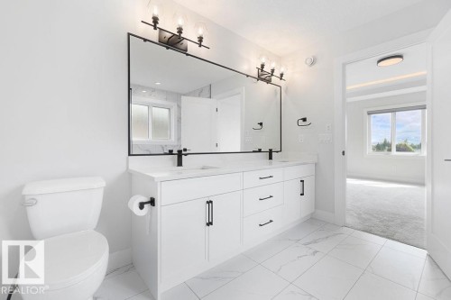 9331 181 Avenue Nw, Edmonton, AB - Indoor Photo Showing Bathroom