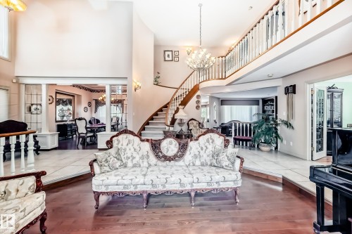 17416 53 Avenue Nw, Edmonton, AB - Indoor Photo Showing Living Room