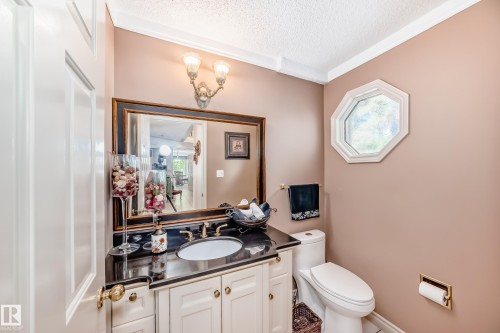 17416 53 Avenue Nw, Edmonton, AB - Indoor Photo Showing Bathroom