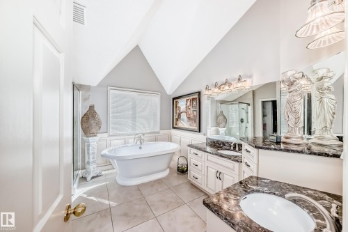 17416 53 Avenue Nw, Edmonton, AB - Indoor Photo Showing Bathroom