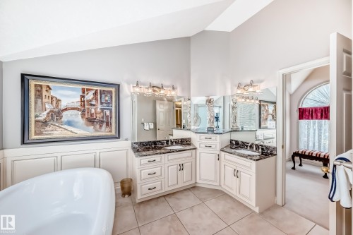 17416 53 Avenue Nw, Edmonton, AB - Indoor Photo Showing Bathroom