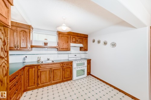 17416 53 Avenue Nw, Edmonton, AB - Indoor Photo Showing Kitchen