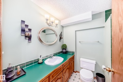 17416 53 Avenue Nw, Edmonton, AB - Indoor Photo Showing Bathroom