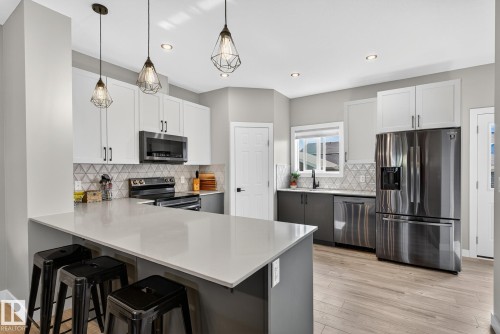 16635 30 Avenue Sw, Edmonton, AB - Indoor Photo Showing Kitchen With Upgraded Kitchen