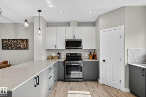 16635 30 Avenue Sw, Edmonton, AB - Indoor Photo Showing Kitchen