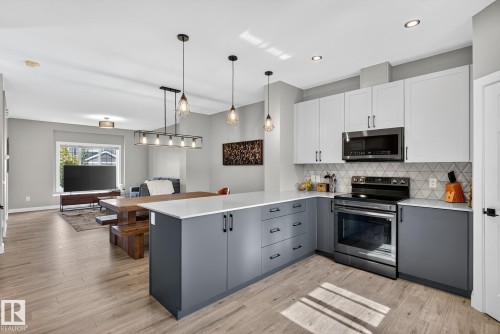 16635 30 Avenue Sw, Edmonton, AB - Indoor Photo Showing Kitchen