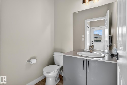 16635 30 Avenue Sw, Edmonton, AB - Indoor Photo Showing Bathroom
