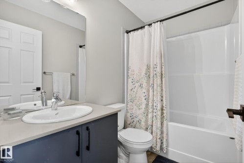 16635 30 Avenue Sw, Edmonton, AB - Indoor Photo Showing Bathroom