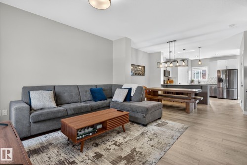 16635 30 Avenue Sw, Edmonton, AB - Indoor Photo Showing Living Room