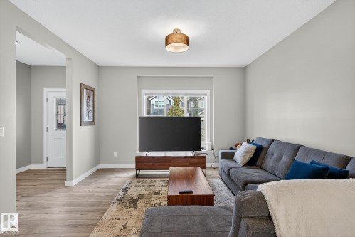 16635 30 Avenue Sw, Edmonton, AB - Indoor Photo Showing Living Room