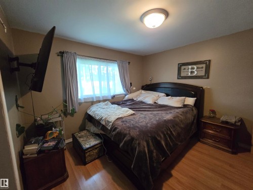 4033 117 Avenue Nw, Edmonton, AB - Indoor Photo Showing Bedroom