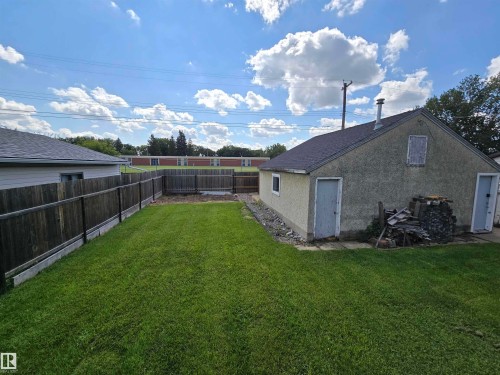 4033 117 Avenue Nw, Edmonton, AB - Outdoor
