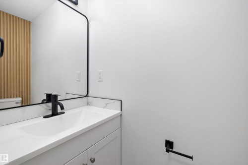 84 Willowdale Place Nw, Edmonton, AB - Indoor Photo Showing Bathroom