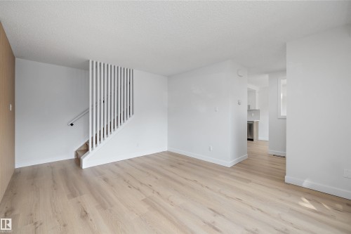 84 Willowdale Place Nw, Edmonton, AB - Indoor Photo Showing Other Room