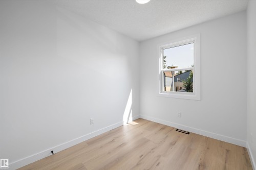 84 Willowdale Place Nw, Edmonton, AB - Indoor Photo Showing Other Room