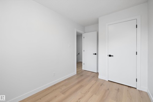 84 Willowdale Place Nw, Edmonton, AB - Indoor Photo Showing Other Room