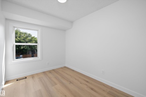 84 Willowdale Place Nw, Edmonton, AB - Indoor Photo Showing Other Room