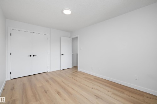 84 Willowdale Place Nw, Edmonton, AB - Indoor Photo Showing Other Room
