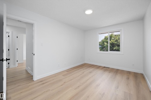84 Willowdale Place Nw, Edmonton, AB - Indoor Photo Showing Other Room