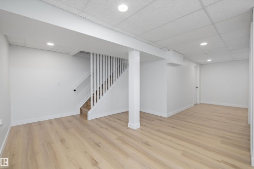 84 Willowdale Place Nw, Edmonton, AB - Indoor Photo Showing Other Room