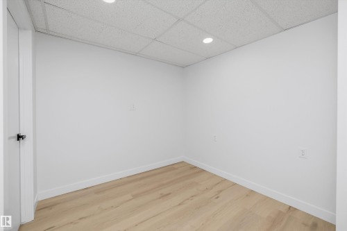84 Willowdale Place Nw, Edmonton, AB - Indoor Photo Showing Other Room