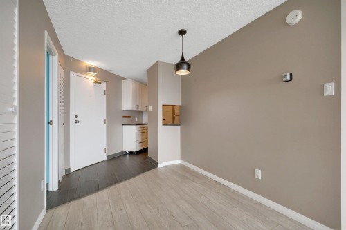 #2001 10149 Saskatchewan Dr Nw, Edmonton, AB - Indoor