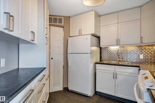 #2001 10149 Saskatchewan Dr Nw, Edmonton, AB - Indoor Photo Showing Kitchen
