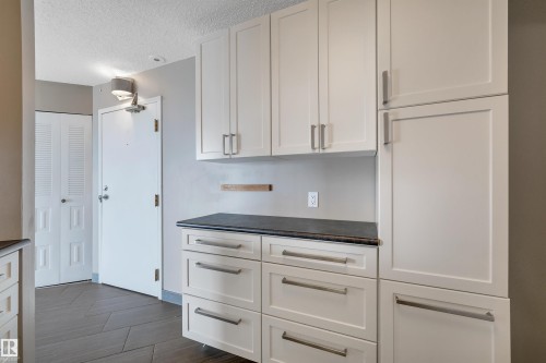 #2001 10149 Saskatchewan Dr Nw, Edmonton, AB - Indoor