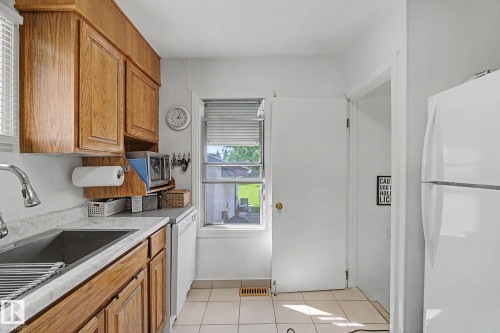 9706 159 Street Nw, Edmonton, AB - Indoor Photo Showing Kitchen