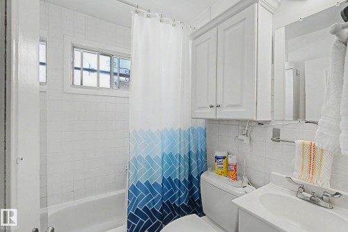 9706 159 Street Nw, Edmonton, AB - Indoor Photo Showing Bathroom