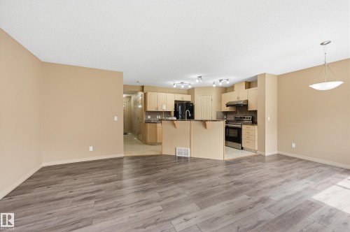 #60 1128 156 St Nw, Edmonton, AB - Indoor Photo Showing Kitchen