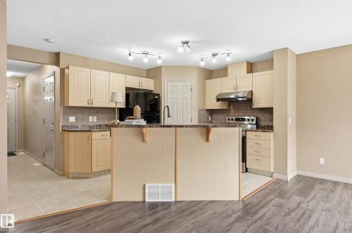 #60 1128 156 St Nw, Edmonton, AB - Indoor Photo Showing Kitchen