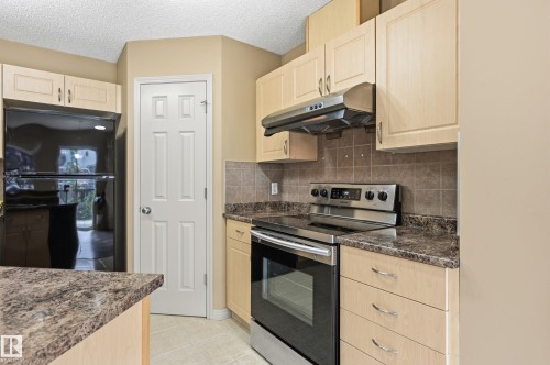 #60 1128 156 St Nw, Edmonton, AB - Indoor Photo Showing Kitchen