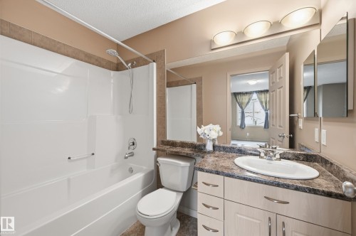 #60 1128 156 St Nw, Edmonton, AB - Indoor Photo Showing Bathroom
