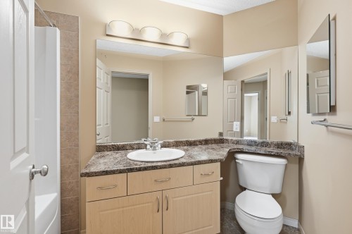 #60 1128 156 St Nw, Edmonton, AB - Indoor Photo Showing Bathroom