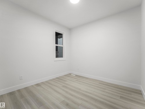 760 32 Street Sw, Edmonton, AB - Indoor Photo Showing Other Room