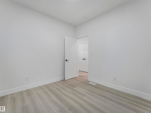 760 32 Street Sw, Edmonton, AB - Indoor Photo Showing Other Room